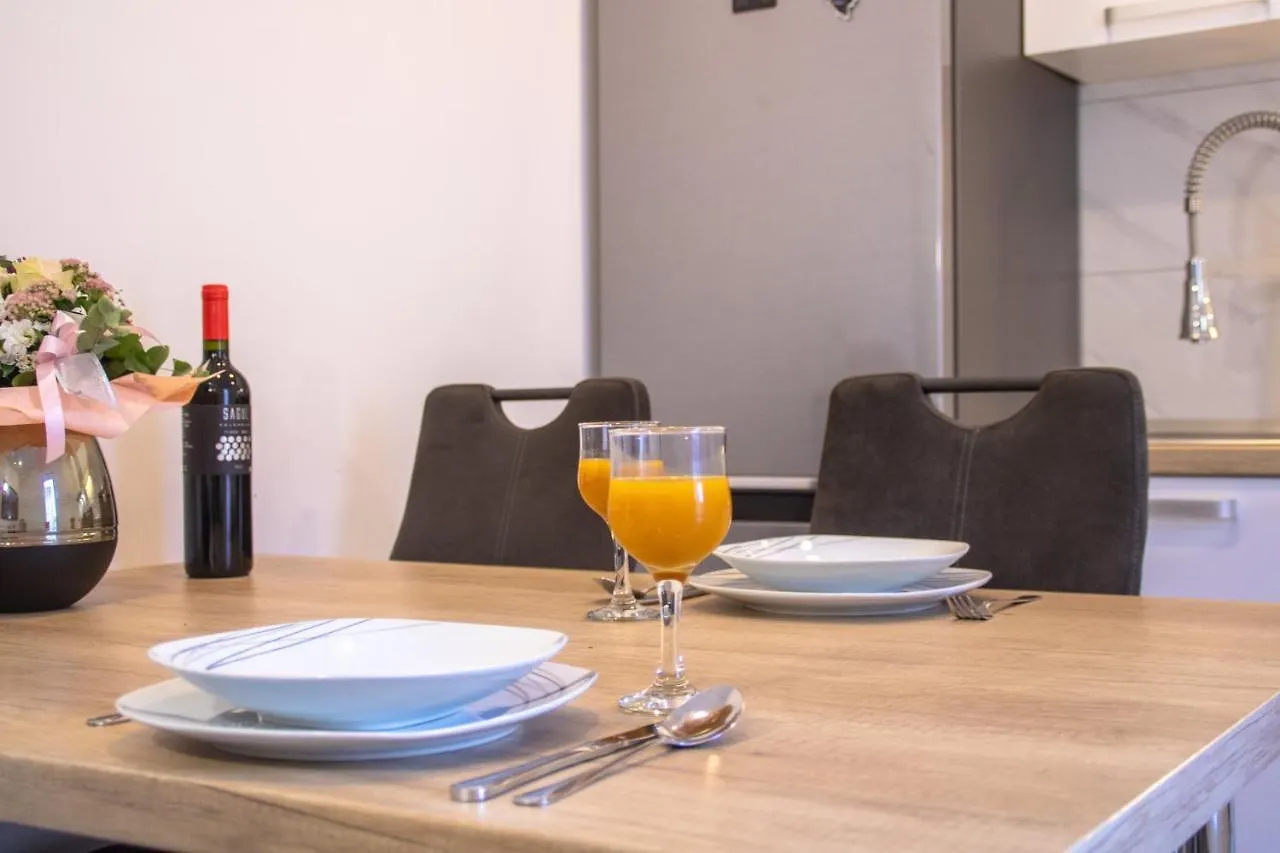 Julia'S Beautiful Apartment For 6 With Parking Split