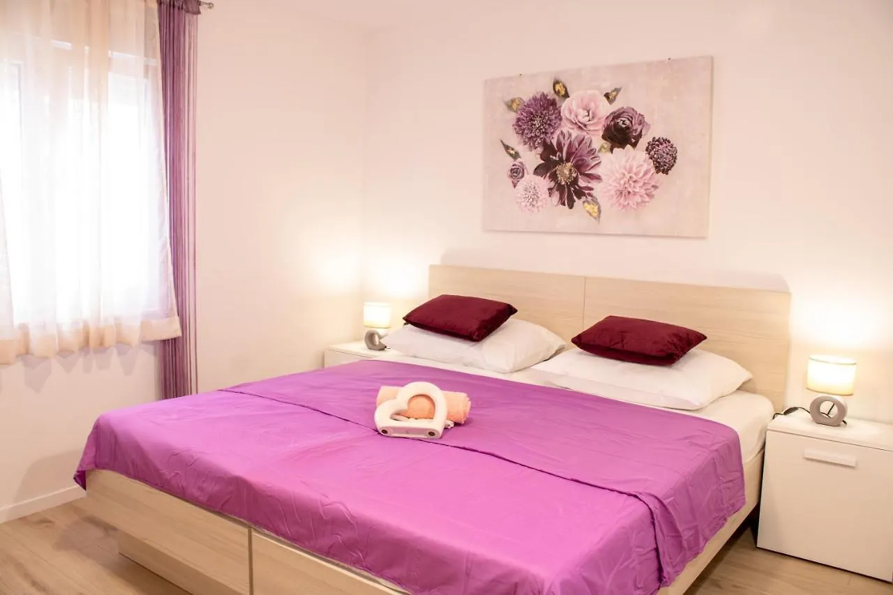 Julia'S Beautiful Apartment For 6 With Parking Split Croatia