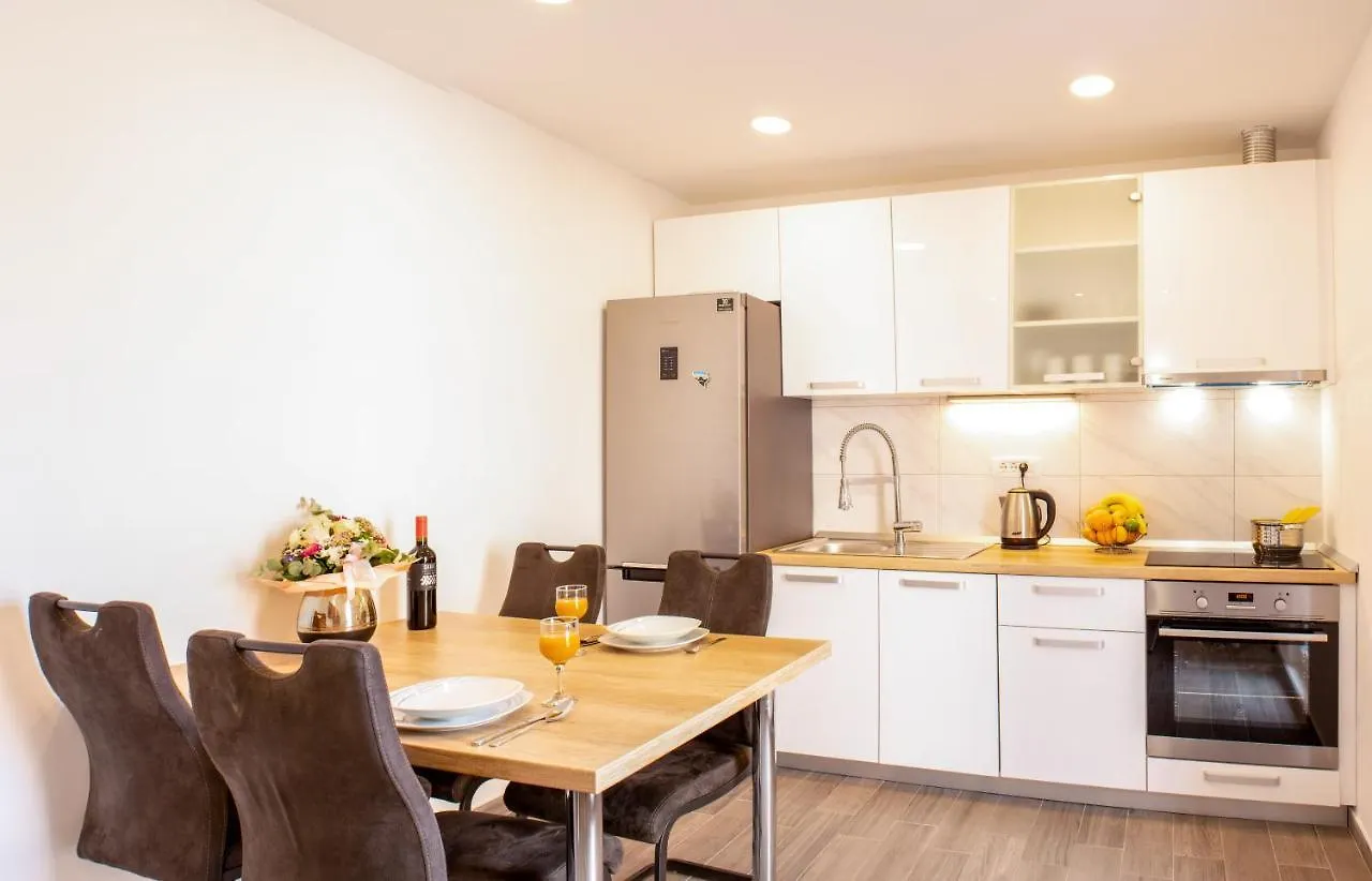 Julia'S Beautiful Apartment For 6 With Parking Split 0*,  Croatia