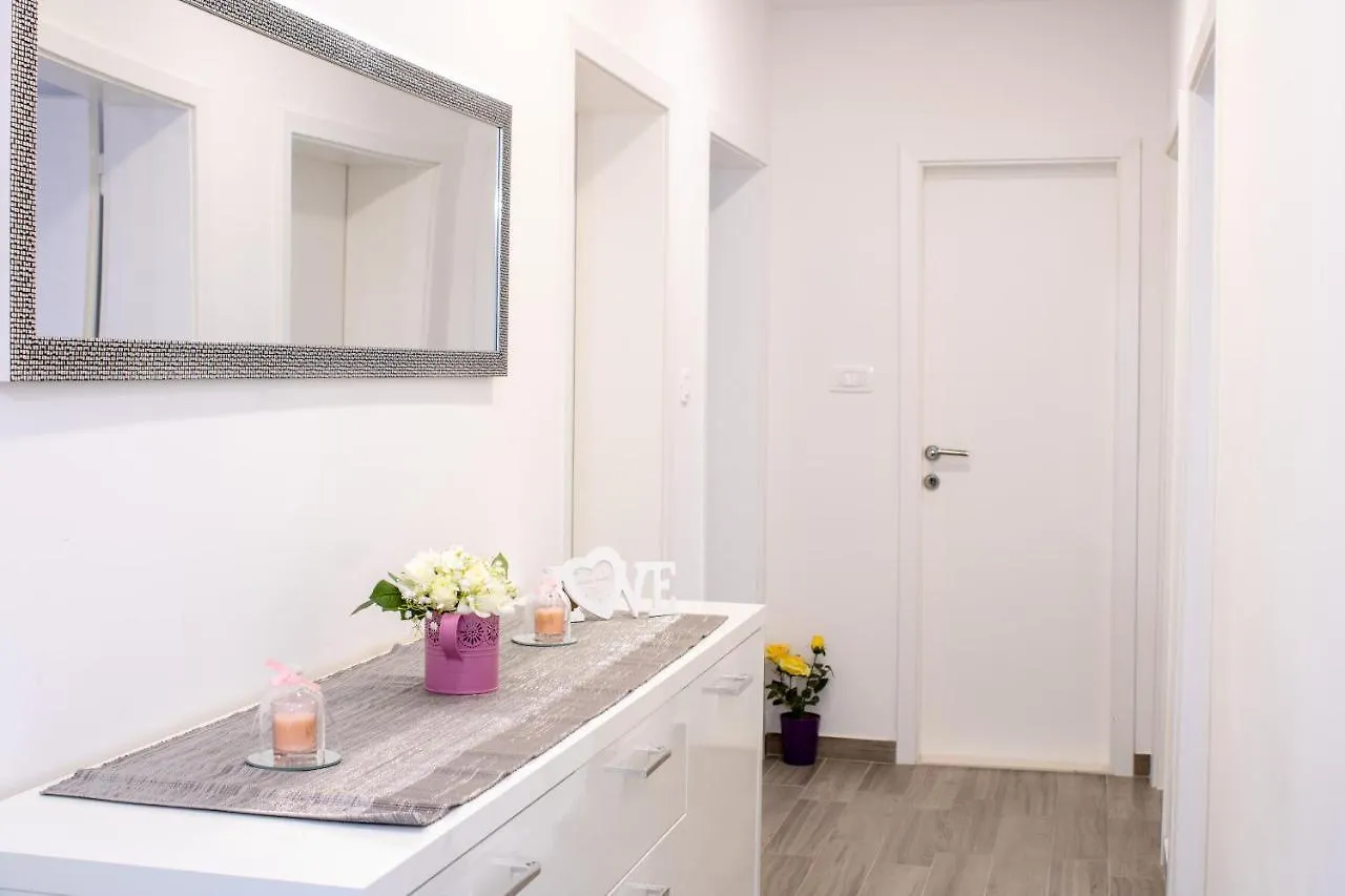 Julia'S Beautiful Apartment For 6 With Parking Split
