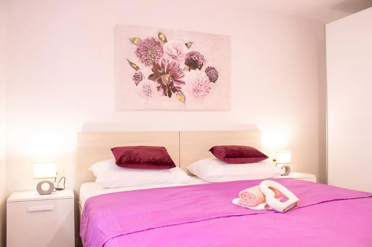 Julia'S Beautiful Apartment For 6 With Parking Split 0*,