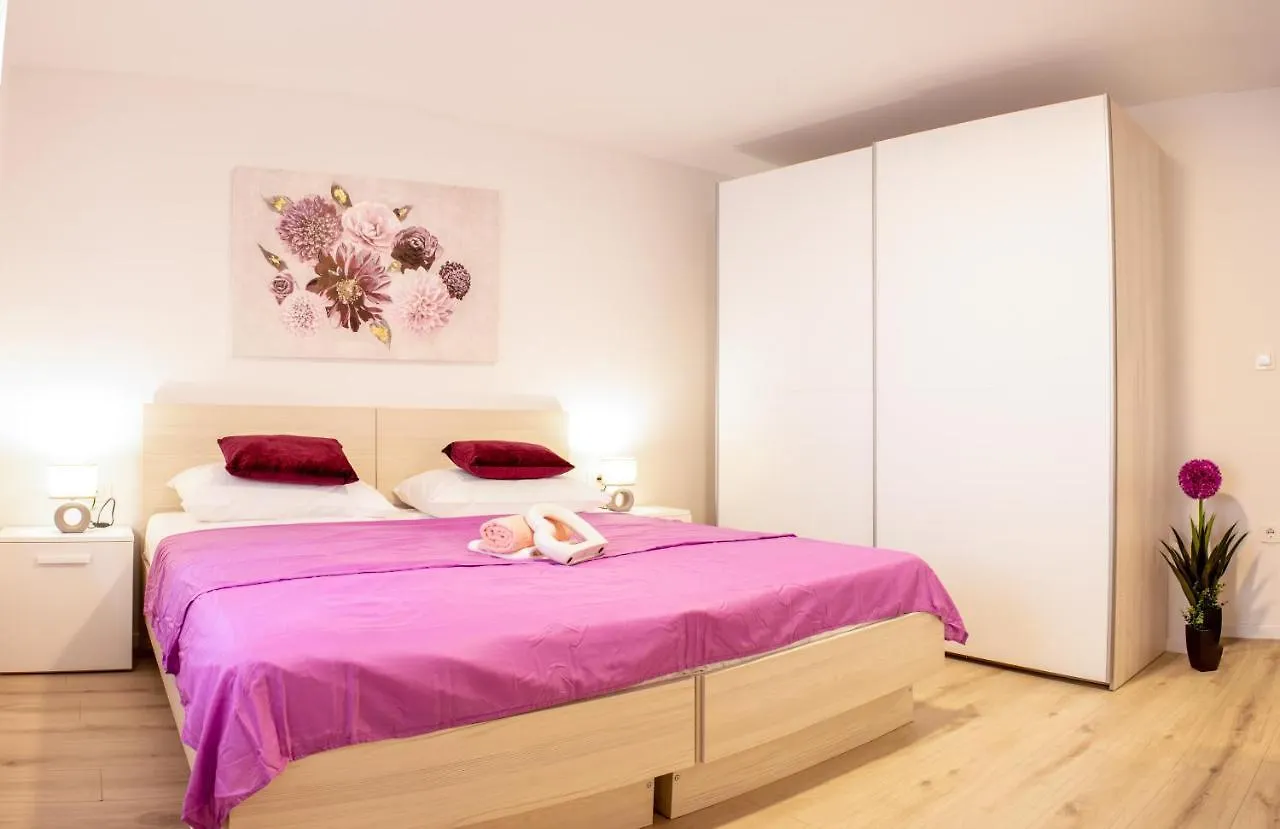 Julia'S Beautiful Apartment For 6 With Parking Split Croatia